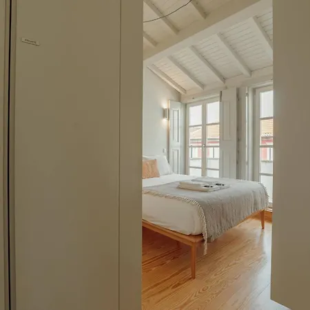 Deluxe Duplex By Hosty *