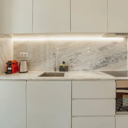 Deluxe Duplex By Hosty Daire *